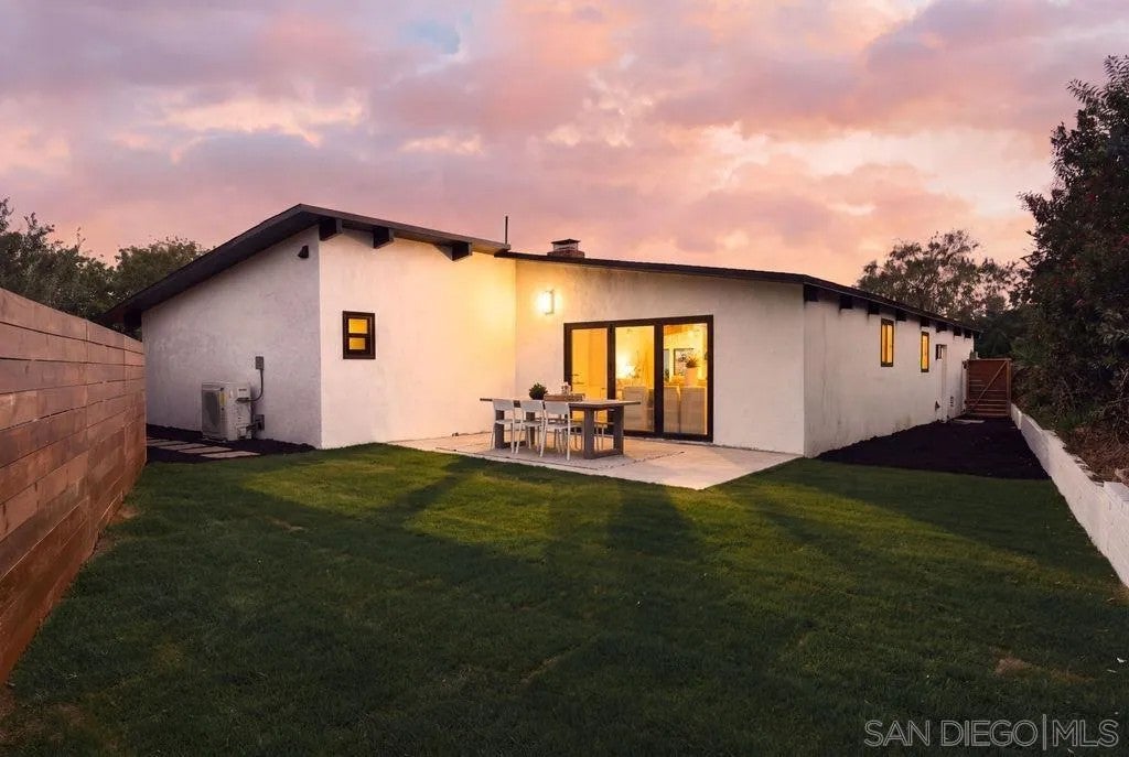 4985 Pacifica Dr