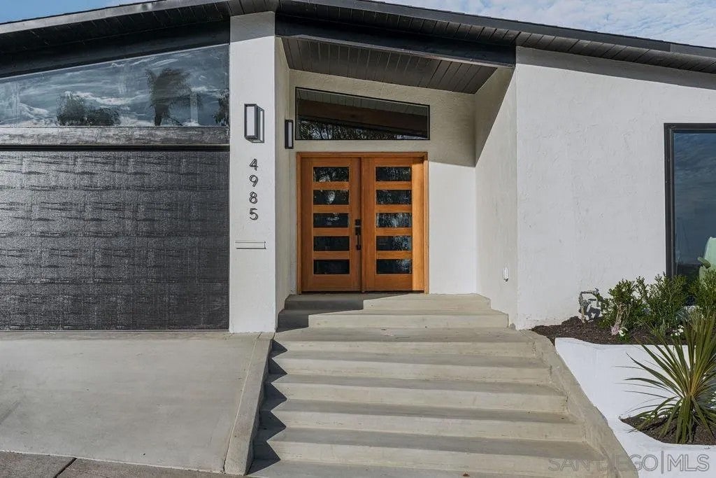 4985 Pacifica Dr