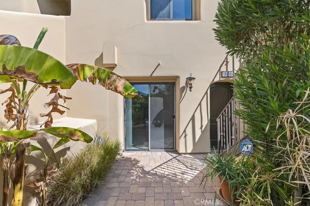 1045 Villorrio South