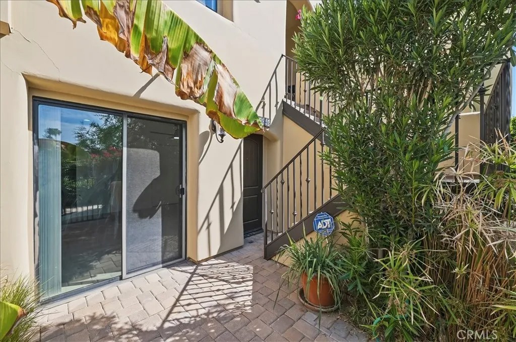 1045 Villorrio South