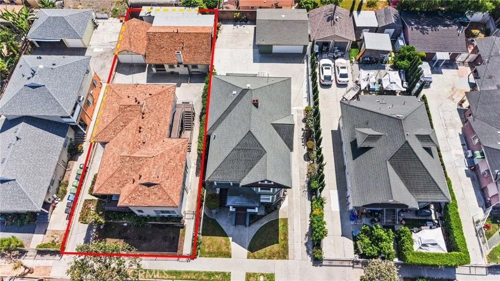 Photo of 2718 W 15th St, Los Angeles, CA 90006 (MLS # DW26075474)