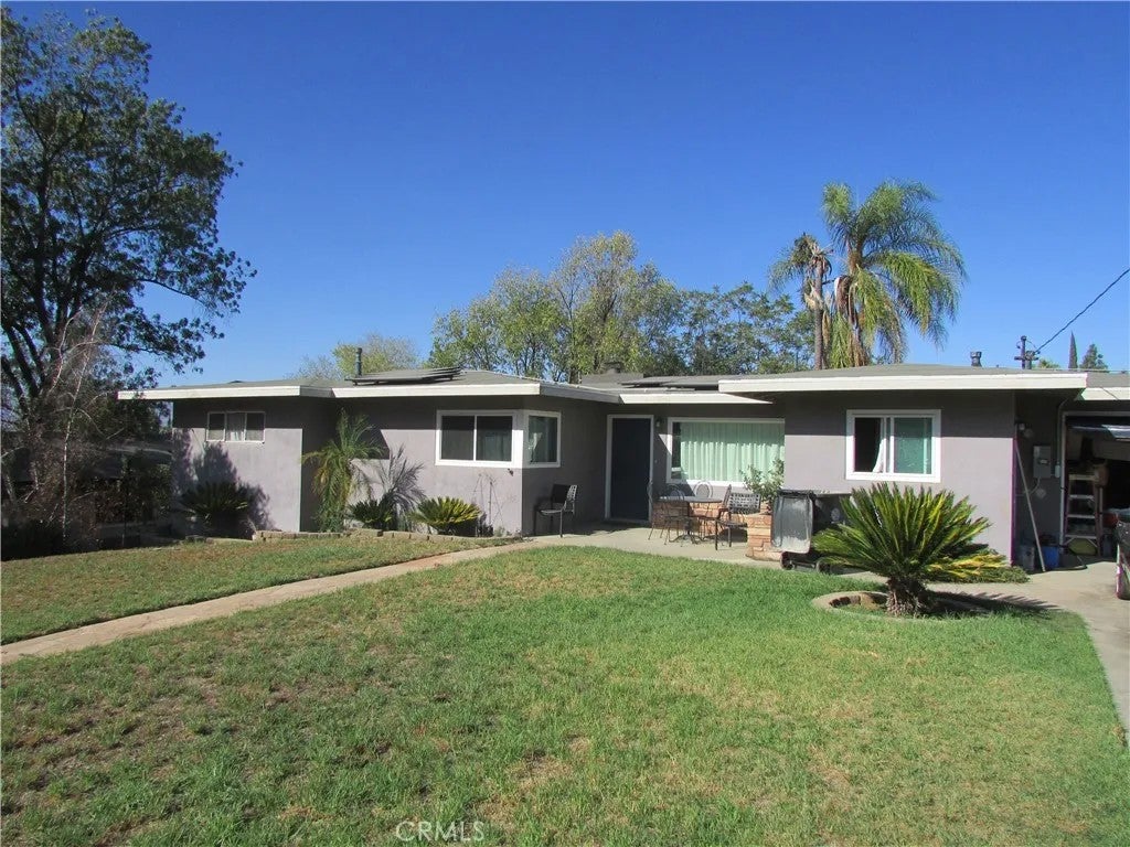 Photo of 1407 Pacific Street, Redlands, CA 92373 (MLS # IG26195053)
