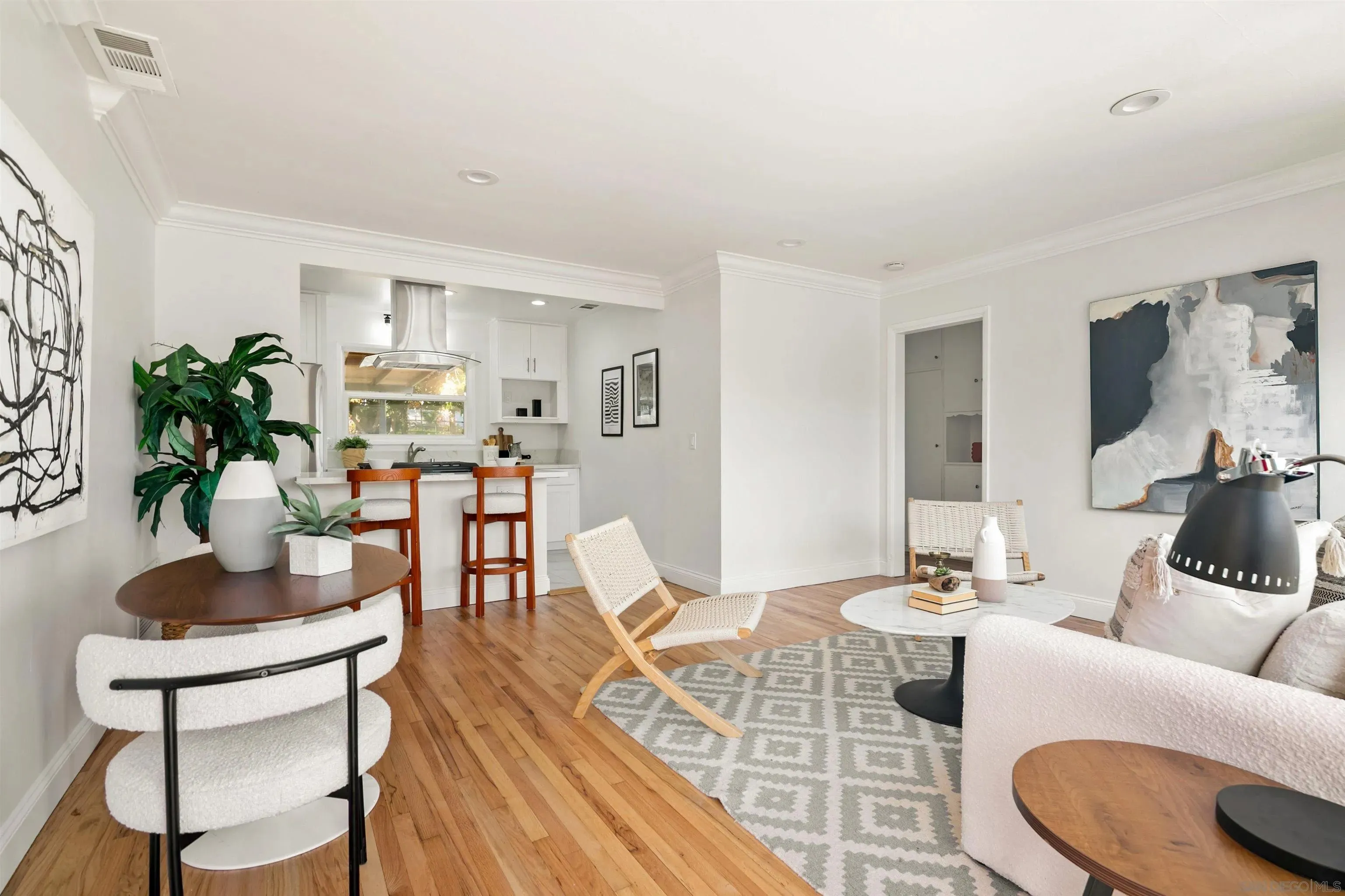 Escondido, California 92025, United States, 2 Bedrooms Bedrooms, ,2 BathroomsBathrooms,Residential,Active,232424