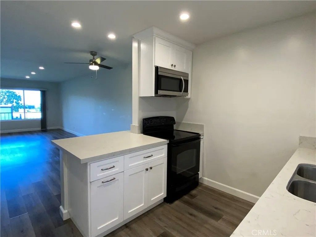 Photo of 665 W 34th St #3, San Pedro, CA 90731 (MLS # SB26010701)