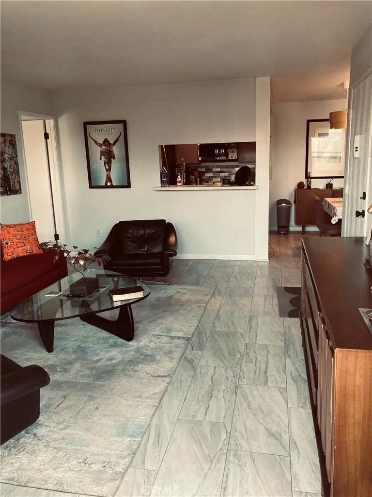 6351 Riverside 69