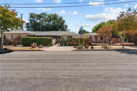 Photo of 1344 N Parish Pl, Burbank, CA 91506 (MLS # BB26082308)