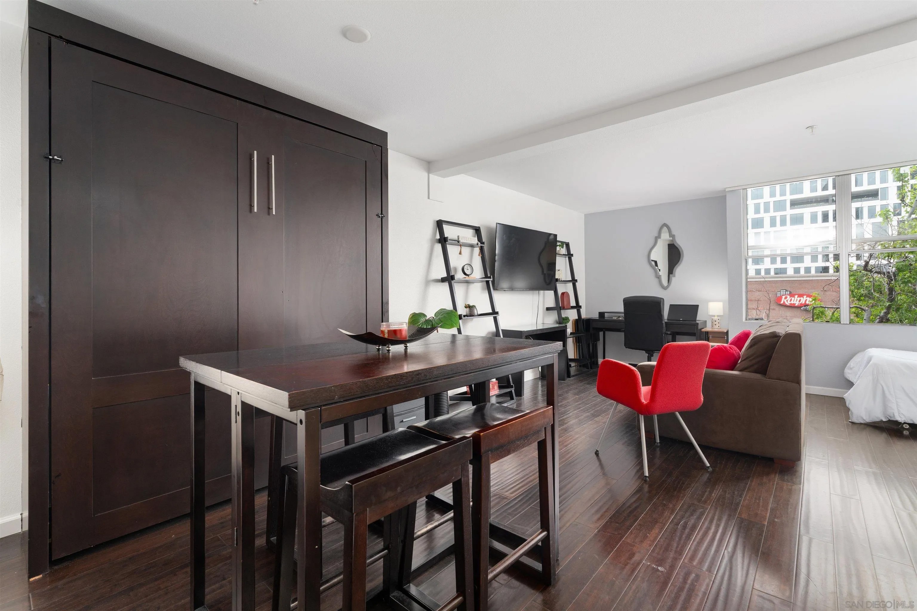 101 Market St. 307