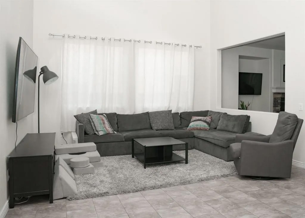 2361 Paseo Los Gatos