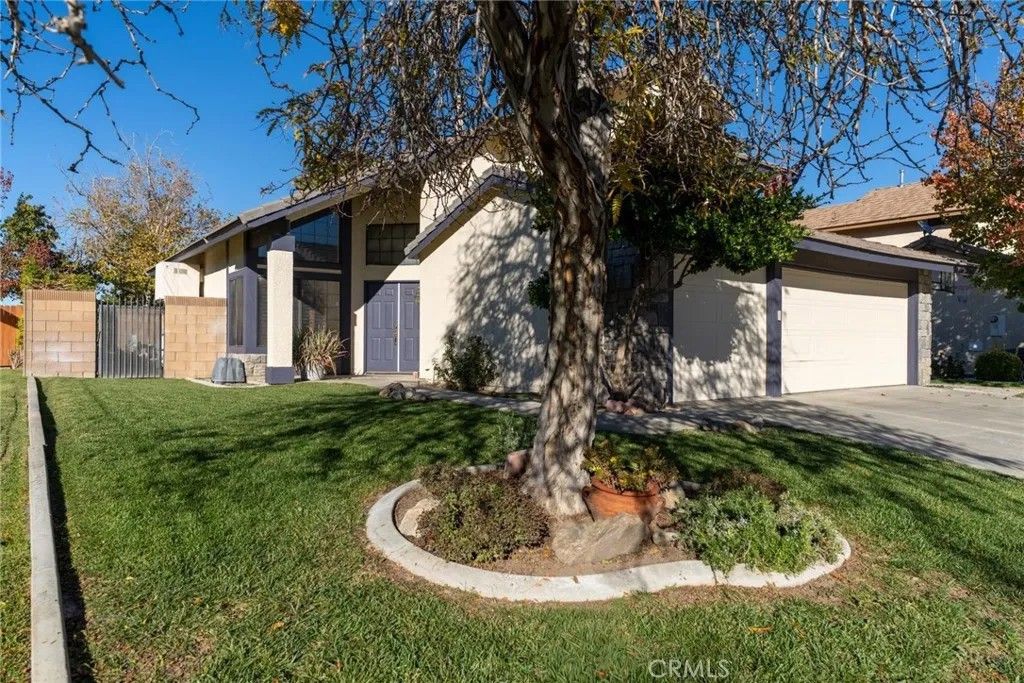 Photo of 2323 Golden Ln, Lancaster, CA 93536 (MLS # SR25269419)