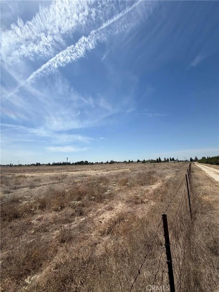 Photo of 28 E South ST, Parlier, CA 93648 (MLS # FR26182357)