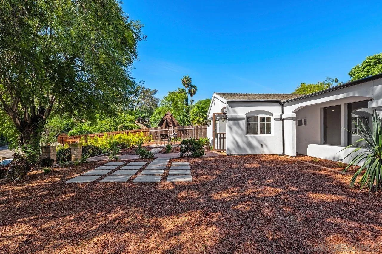 4525 Avocado Blvd