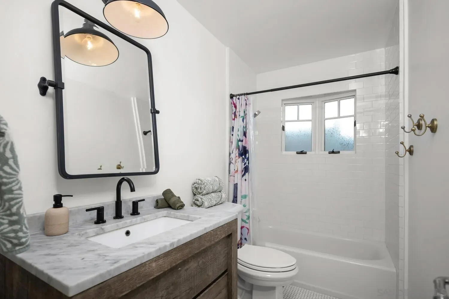 Coronado, California 92118, United States, 3 Bedrooms Bedrooms, ,2 BathroomsBathrooms,Residential,Active,241911