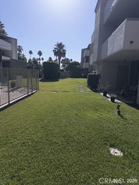 261 E La Verne K