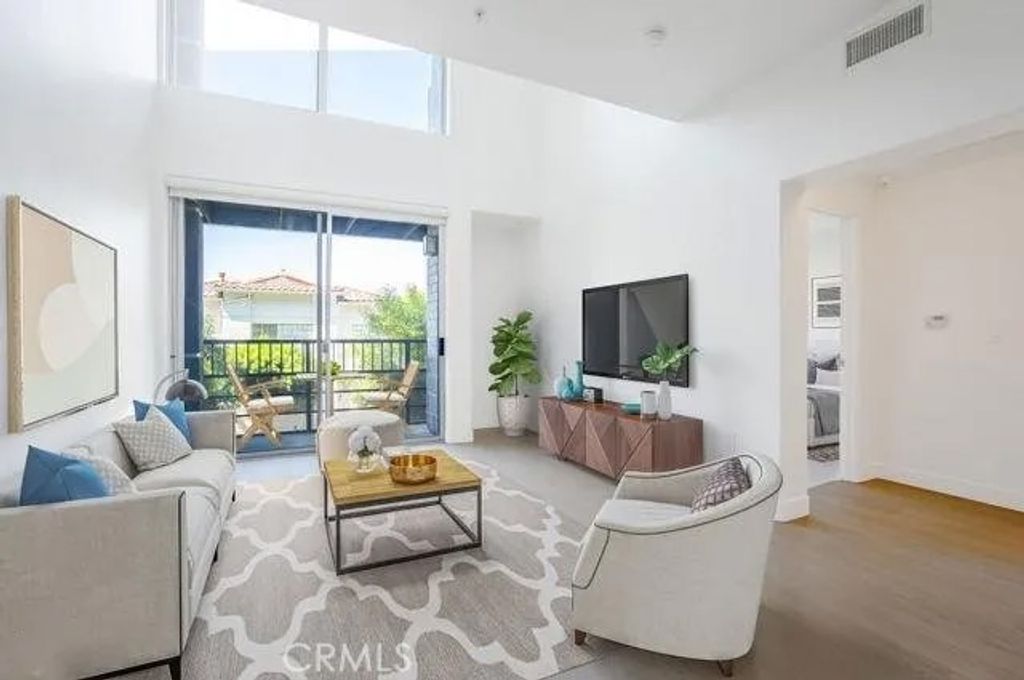 Photo of 629 Traction, Los Angeles, CA 90013 (MLS # CV26082186)