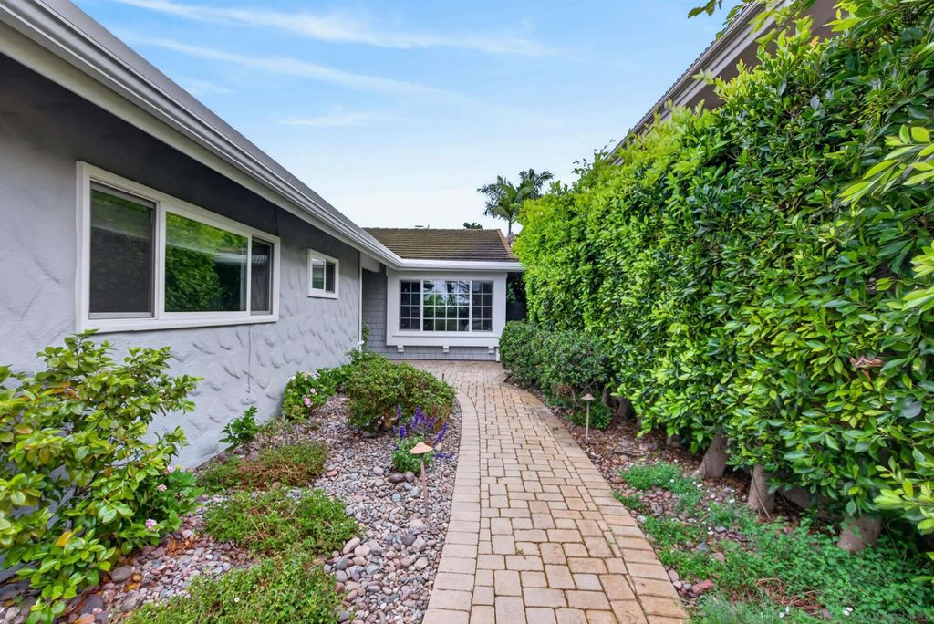 Photo of 13871 Durango Dr, Del Mar, CA 92014 (MLS # 260009088)