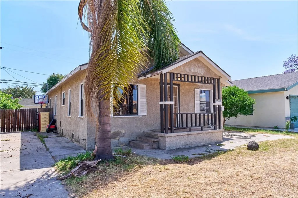 2620 W Olive Avenue