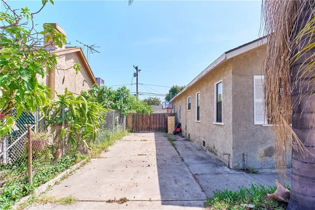 2620 W Olive Avenue