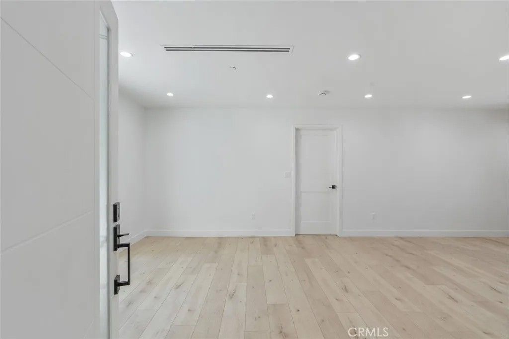 Photo of 7435 Ranchito Avenue, Van Nuys, CA 91405 (MLS # BB26000841)