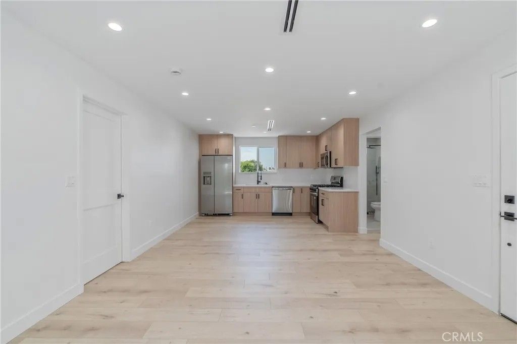 Photo of 7435 Ranchito Avenue, Van Nuys, CA 91405 (MLS # BB26000841)