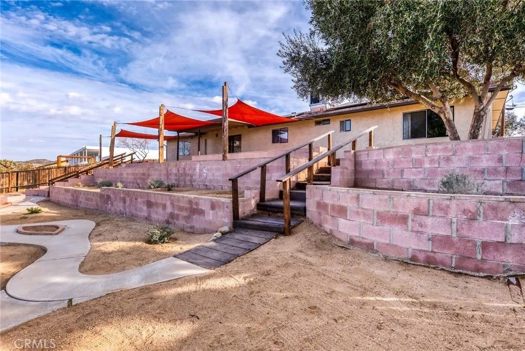 Photo of 6960 Lennox, Yucca Valley, CA 92284 (MLS # JT26015170)