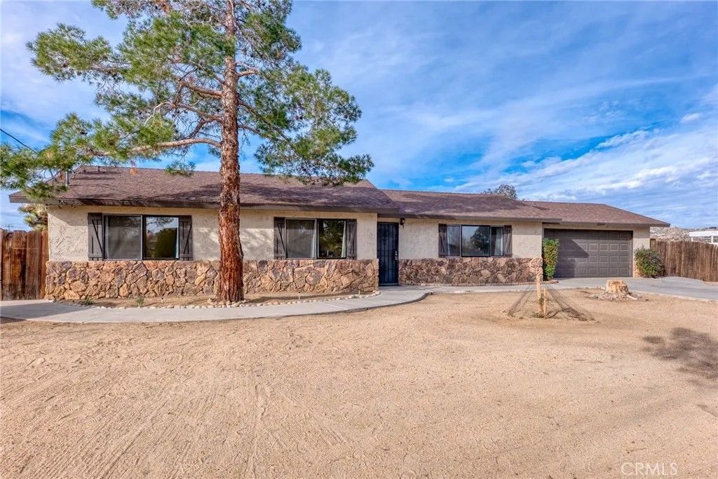 Photo of 6960 Lennox, Yucca Valley, CA 92284 (MLS # JT26015170)
