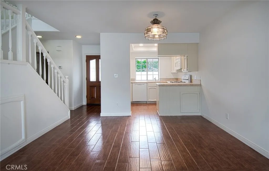 2652 Santa Ana E