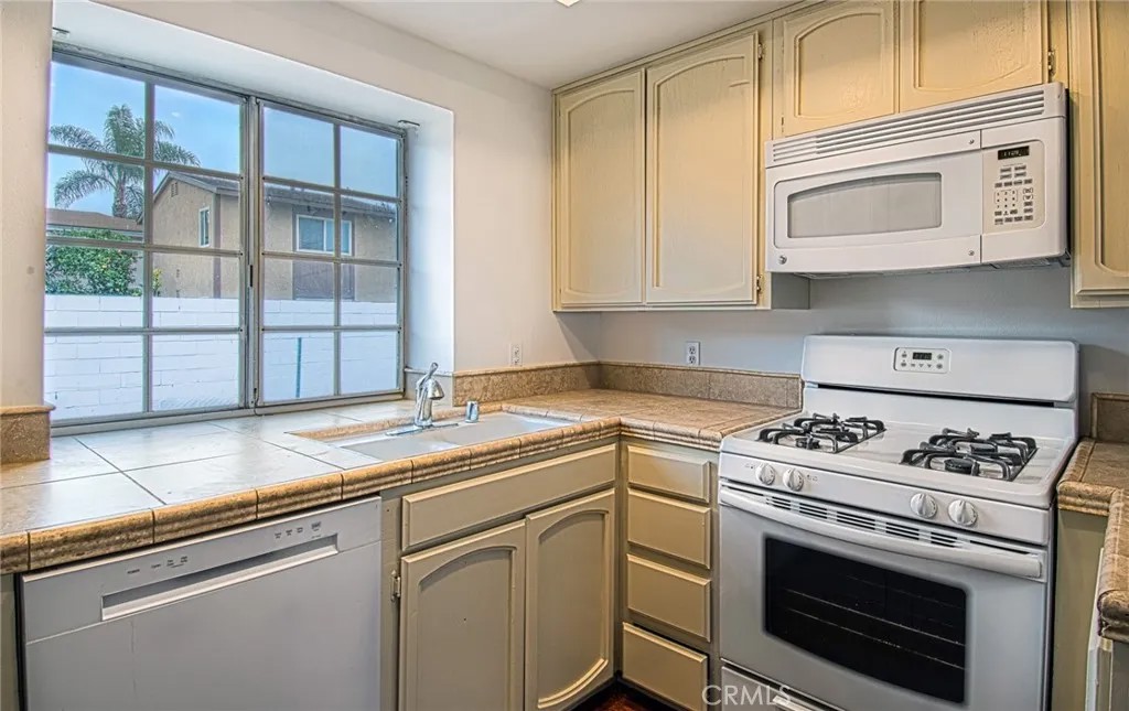 2652 Santa Ana E
