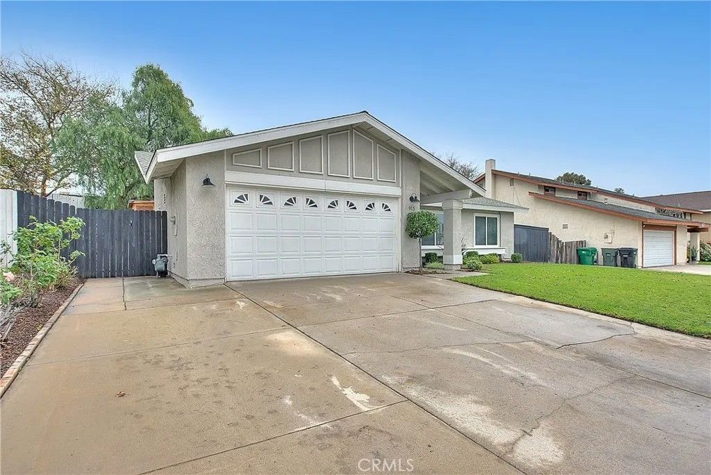 Photo of 915 Auburndale, Corona, CA 92878 (MLS # IG26001482)