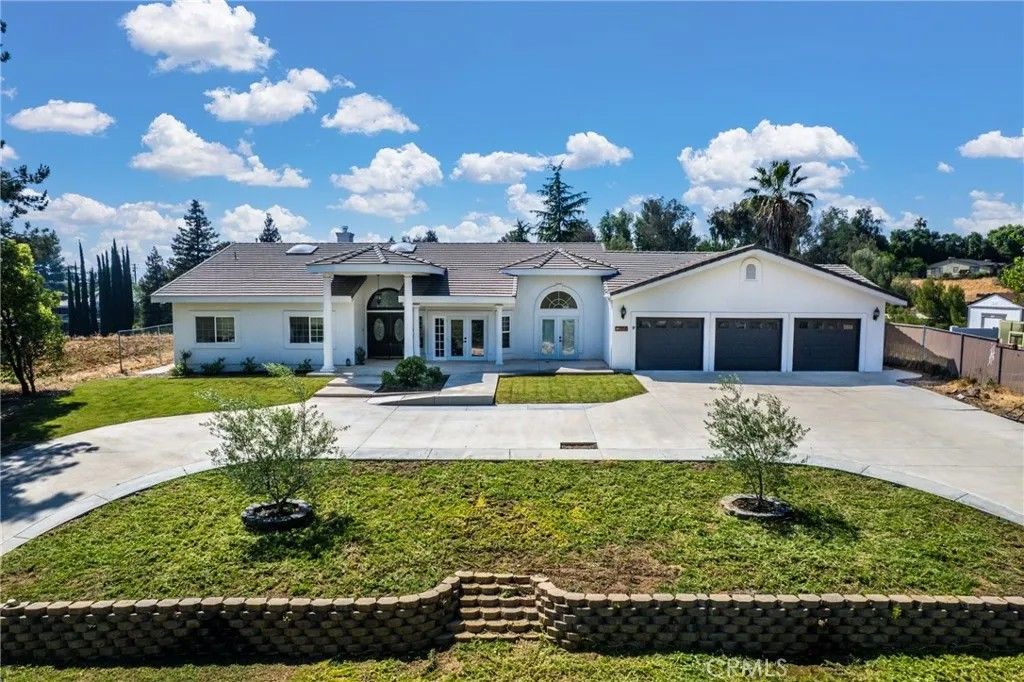 Photo of 12908 South Lane, Redlands, CA 92373 (MLS # IG26080290)