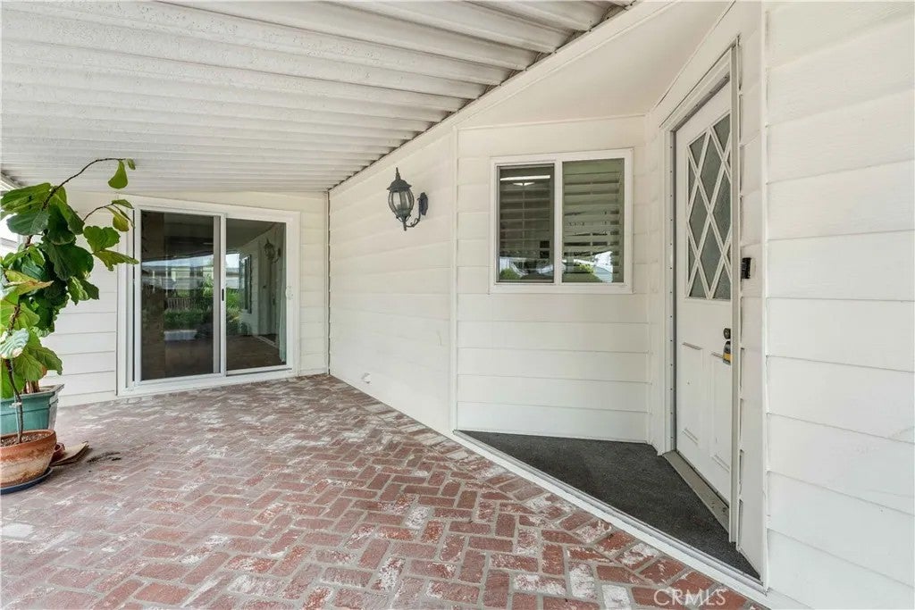 719 Glenlake