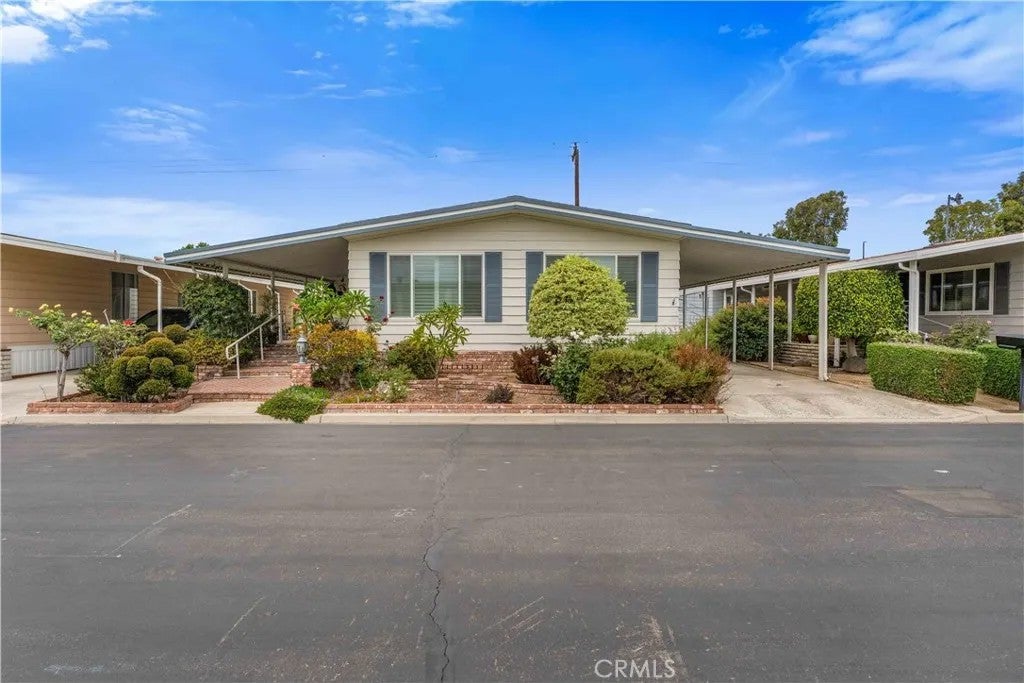 719 Glenlake
