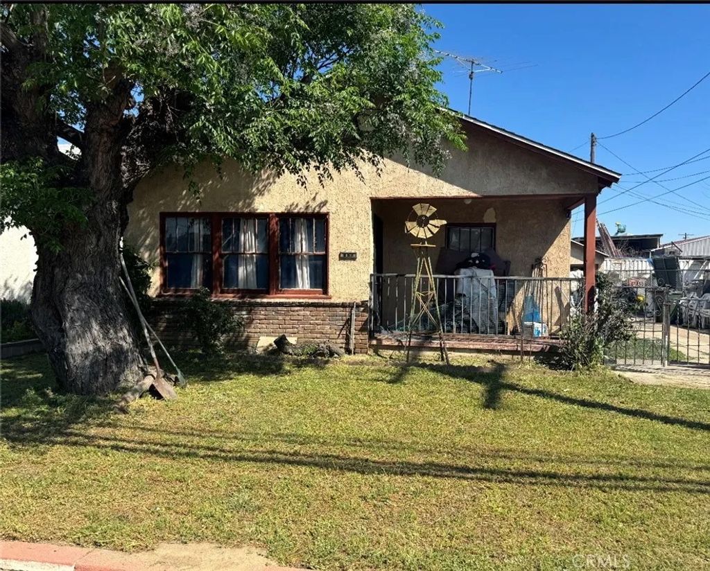 Photo of 956 S Reservoir St, Pomona, CA 91766 (MLS # CV26063007)