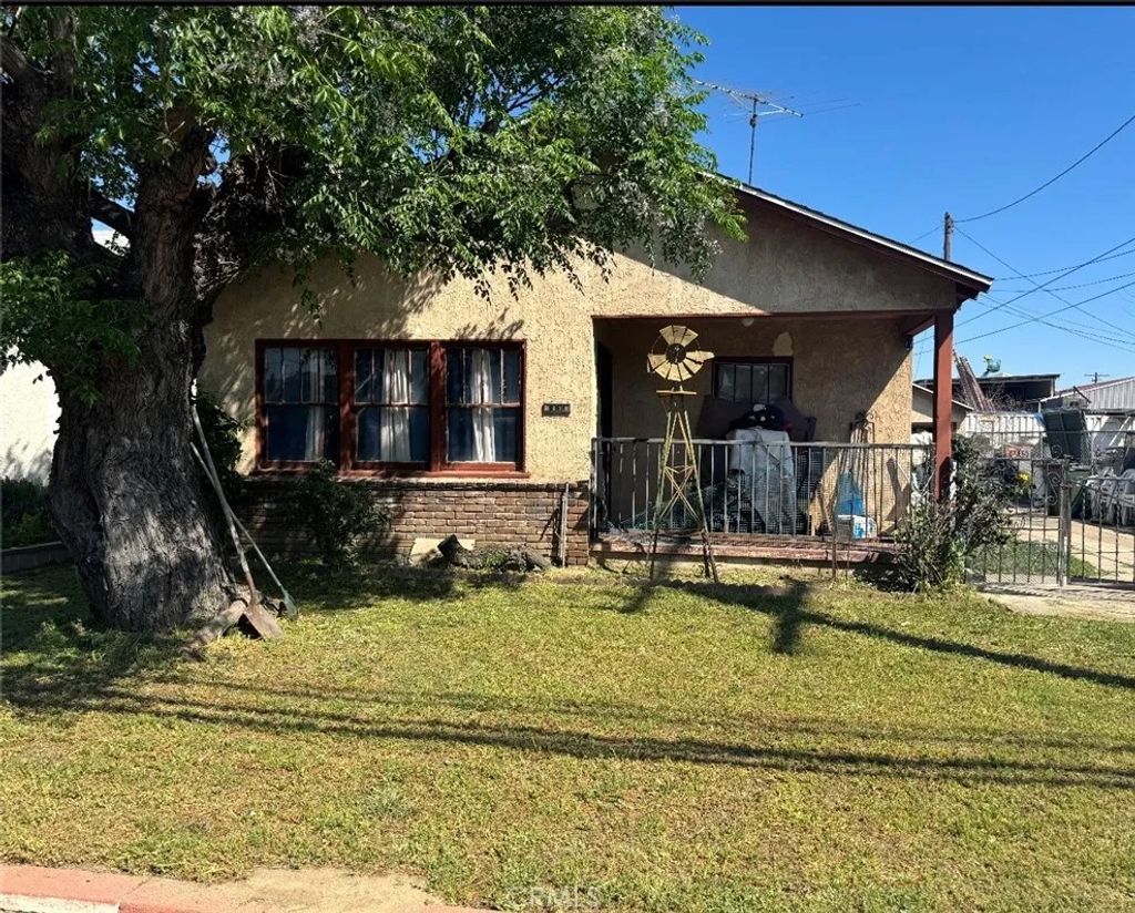 Photo of 956 S Reservoir St, Pomona, CA 91766 (MLS # CV26063007)