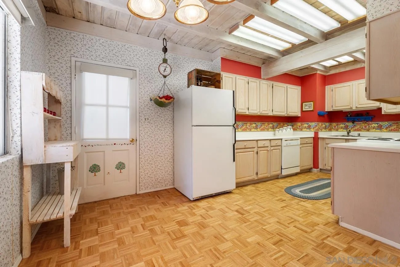 4728 Pine Ridge Ave.