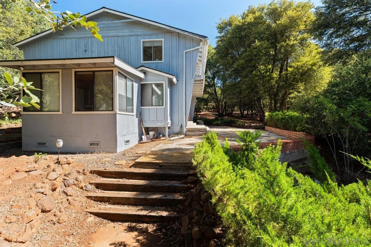 4728 Pine Ridge Ave.