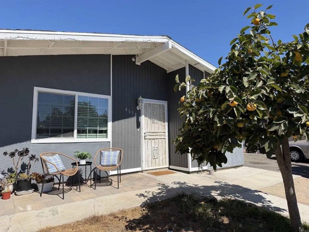 4658 Calle del Palo