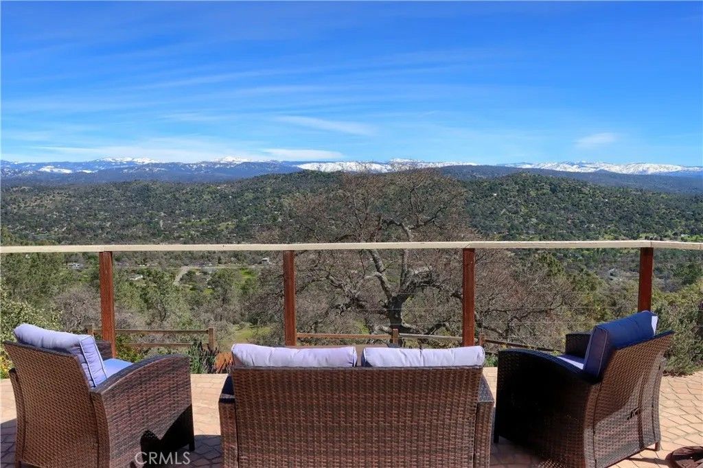 Photo of 41915 John Muir Dr, Coarsegold, CA 93614 (MLS # FR26042528)