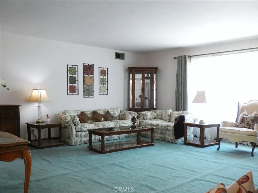 511 E Chapel