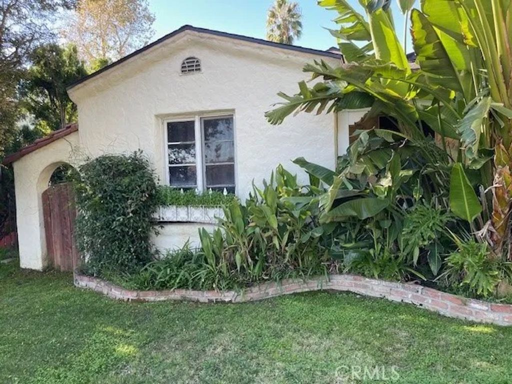 Photo of 6709 Vesper, Van Nuys, CA 91405 (MLS # SR25271703)