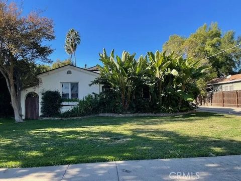 Photo of 6709 Vesper, Van Nuys, CA 91405 (MLS # SR25271703)