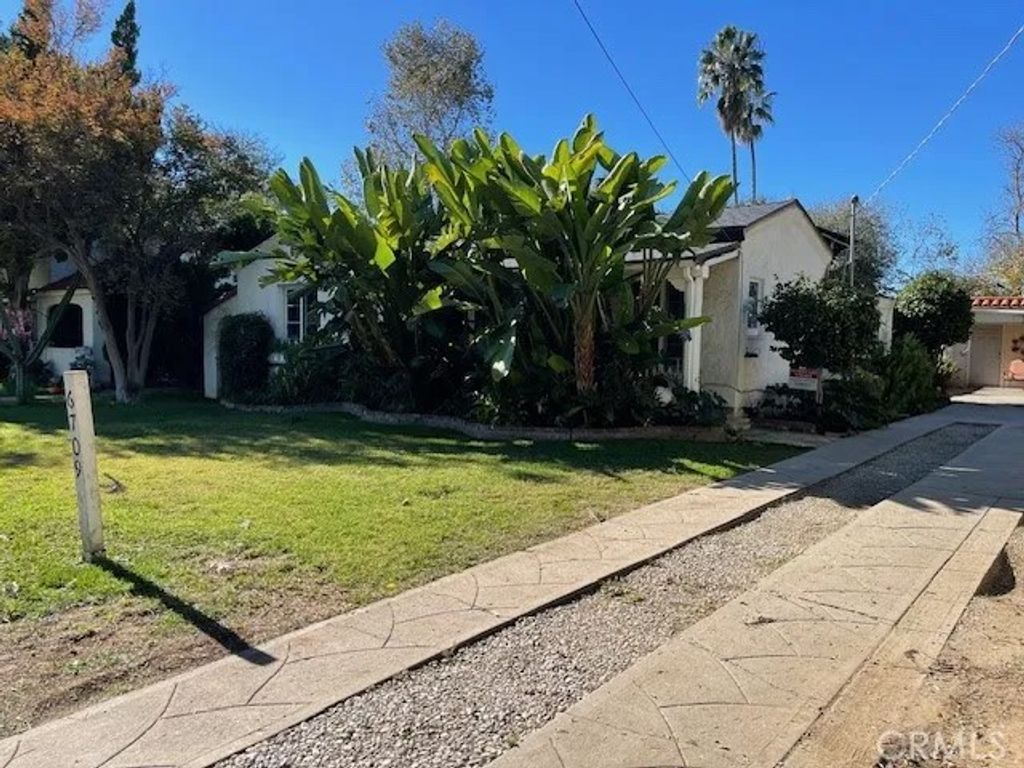 Photo of 6709 Vesper, Van Nuys, CA 91405 (MLS # SR25271703)