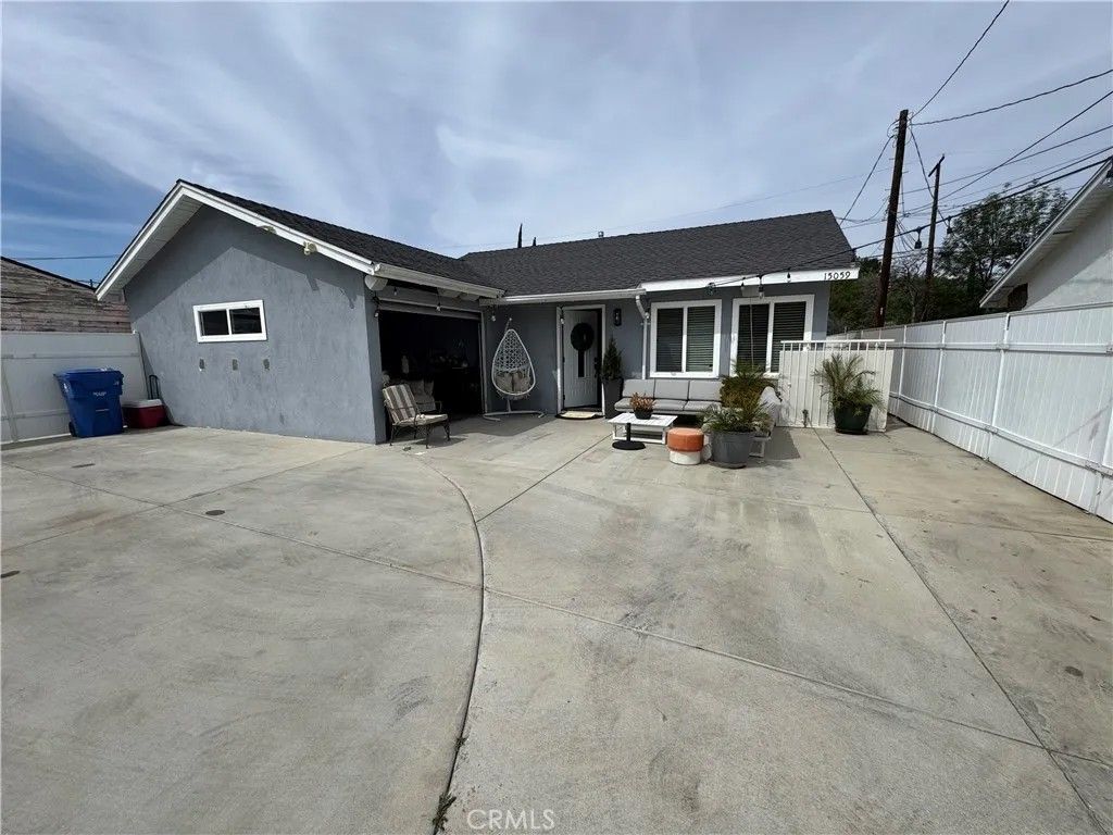 Photo of 15057 Paddock St, Sylmar, CA 91342 (MLS # SR26040796)