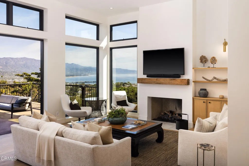1103 Harbor Hills Drive