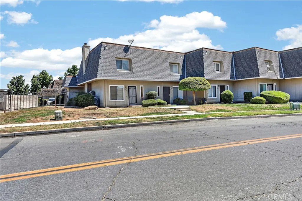 1646 W North Bear Creek