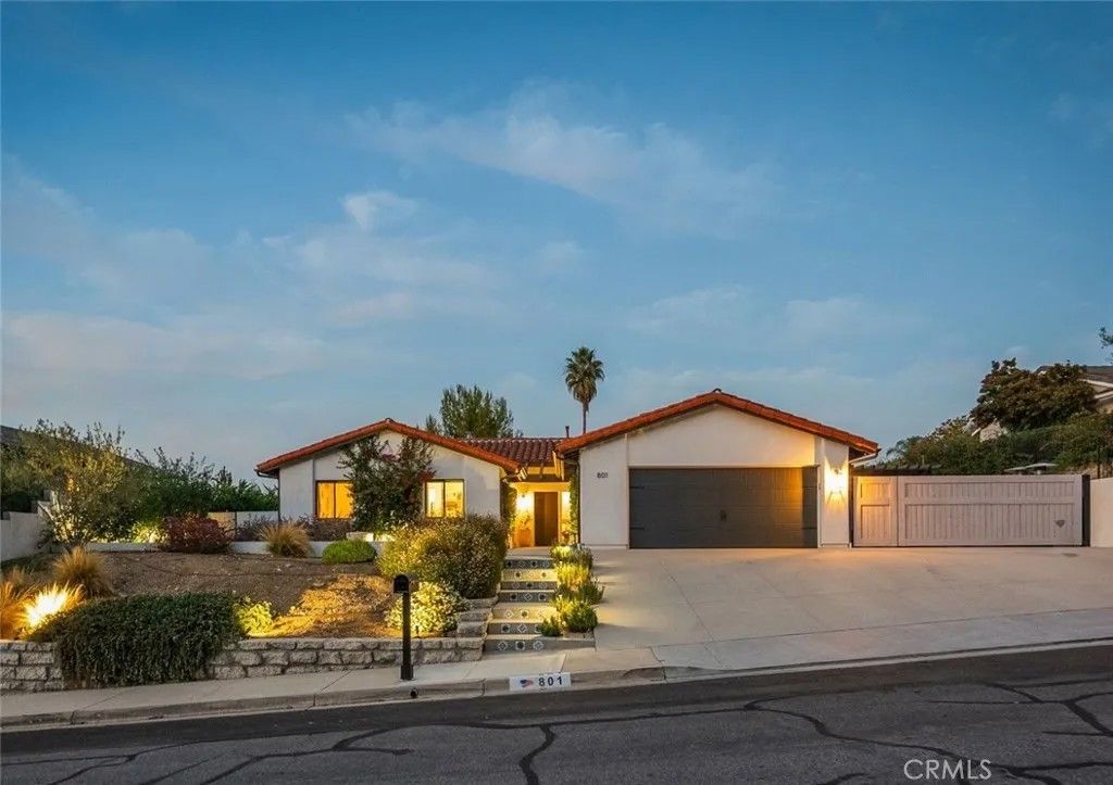 Photo of 801 Spring Wood St, Newbury Park, CA 91320 (MLS # SR25251529)