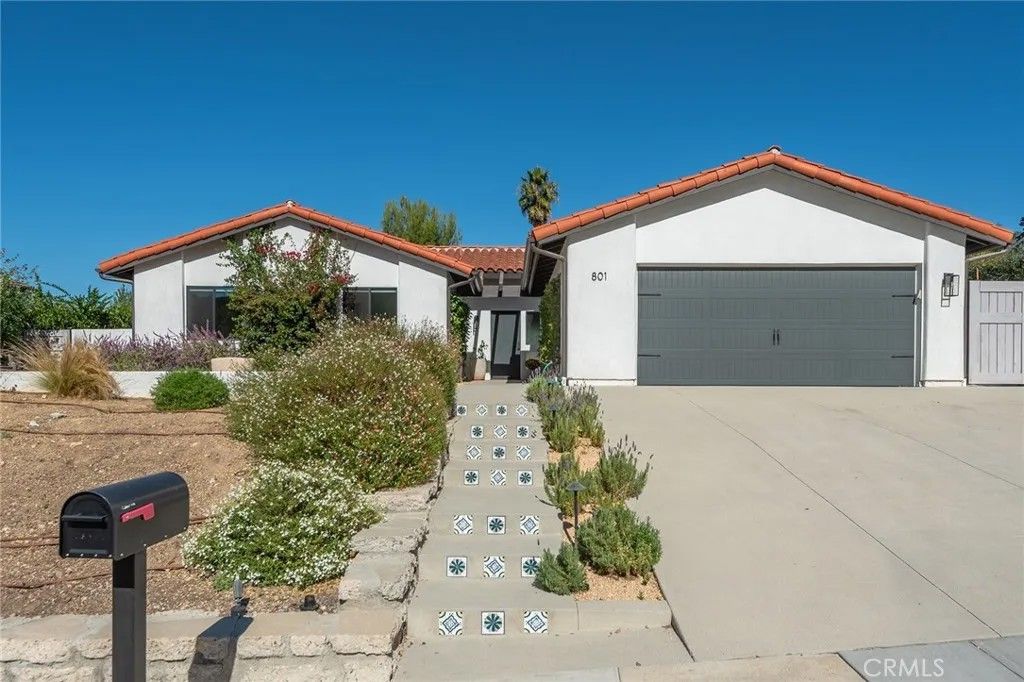 Photo of 801 Spring Wood St, Newbury Park, CA 91320 (MLS # SR25251529)