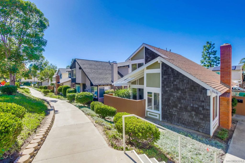 Photo of 10690 Esmeraldas Drive, San Diego, CA 92124 (MLS # 2600780)