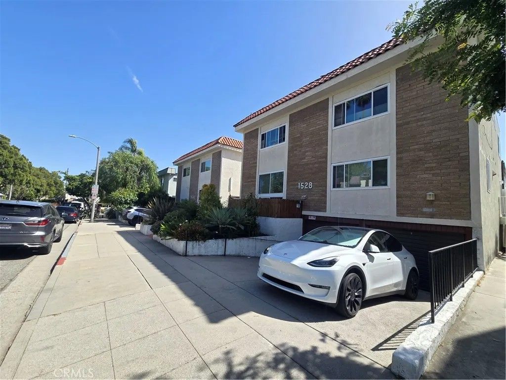 Photo of 1528 Berkeley St, Santa Monica, CA 90404 (MLS # SC26086783)