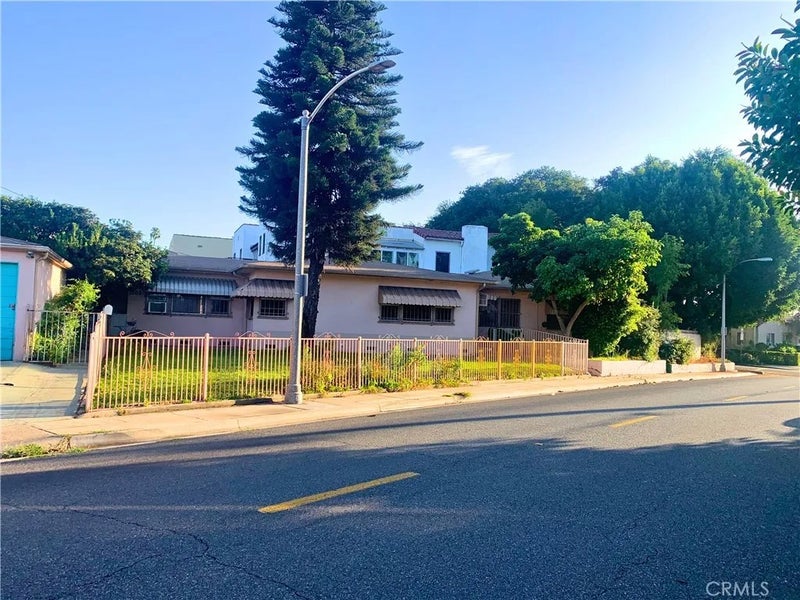 1201 W Woodward