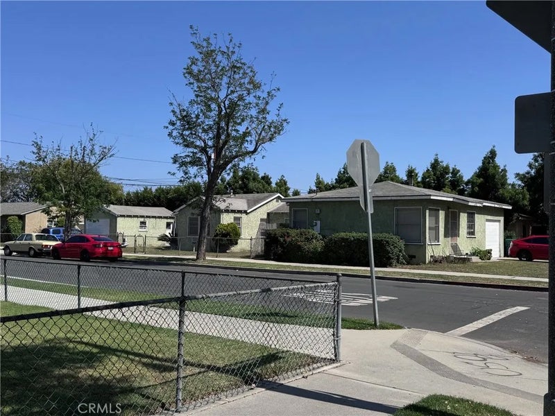 3404 E 65th
